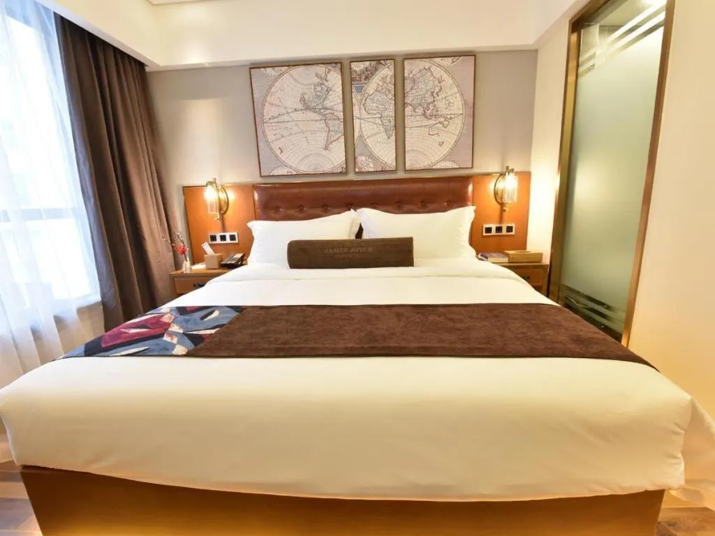 Bed in James Joyce Coffetel Zhengzhou CBD Exhibition Center Provincial People's Hospital