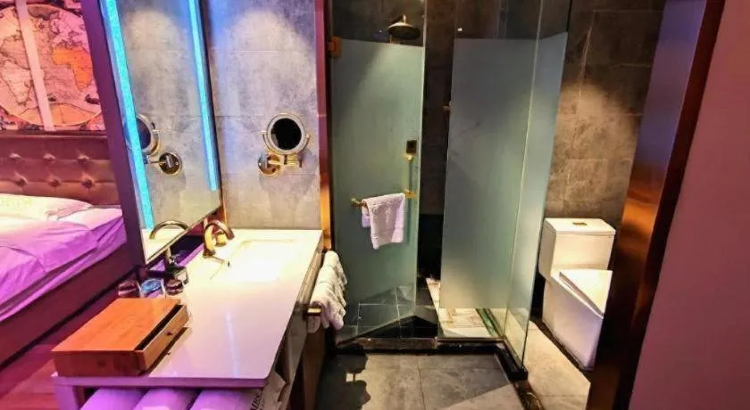 Bed in James Joyce Coffetel Zhengzhou CBD Exhibition Center Provincial People's Hospital