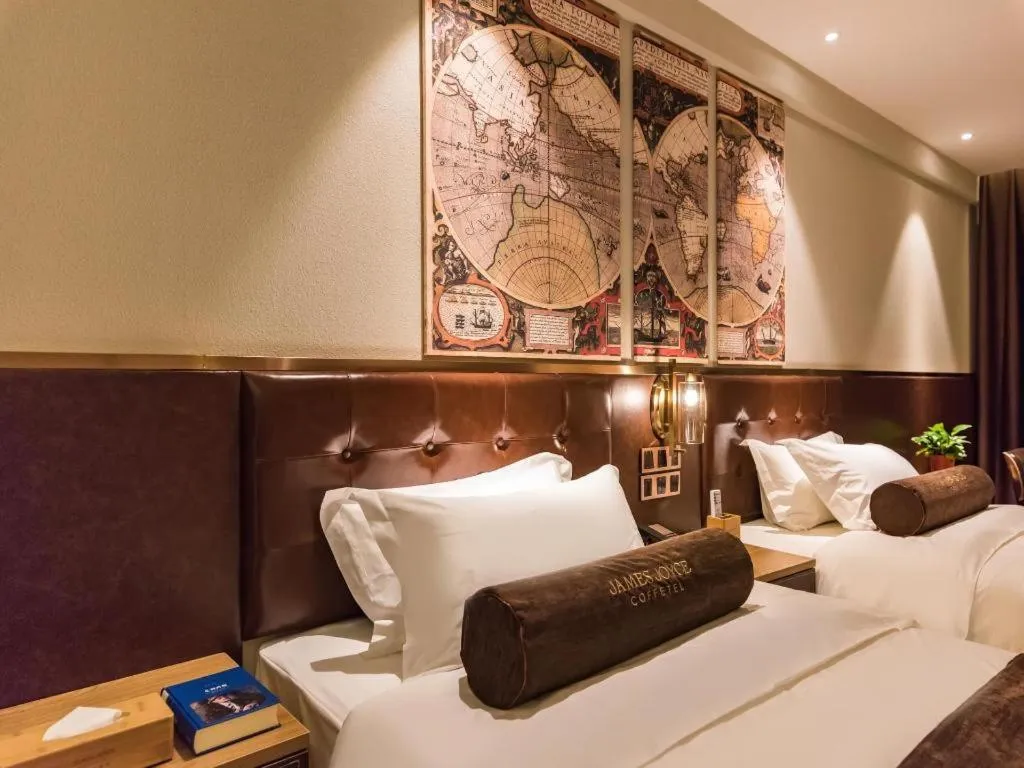 Bed in James Joyce Coffetel Zhengzhou CBD Exhibition Center Provincial People's Hospital