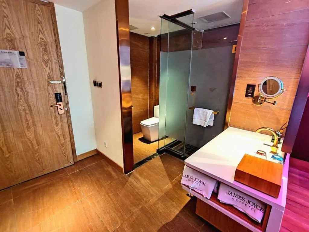 James Joyce Coffetel Zhengzhou CBD Exhibition Center Provincial People's Hospital