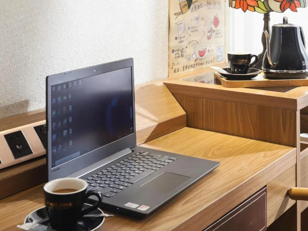 James Joyce Coffetel Zhengzhou CBD Exhibition Center Provincial People's Hospital