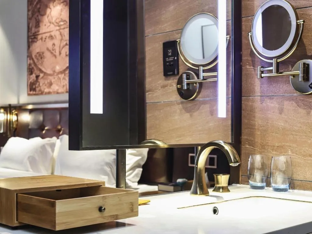 James Joyce Coffetel Zhengzhou CBD Exhibition Center Provincial People's Hospital