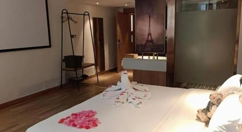 Bed in James Joyce Coffetel Zhengzhou CBD Exhibition Center Provincial People's Hospital