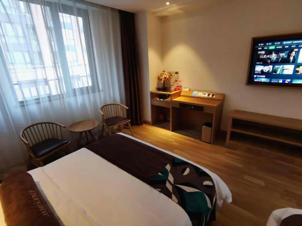 Bed in James Joyce Coffetel Zhengzhou CBD Exhibition Center Provincial People's Hospital