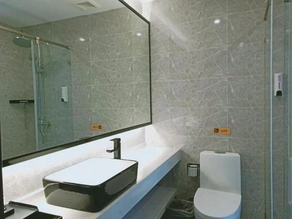 IU Hotel Qingdao Golden Beach Xuejiadao Metro Station