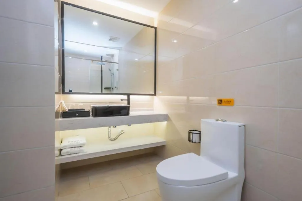 IU Hotel Qingdao Golden Beach Xuejiadao Metro Station