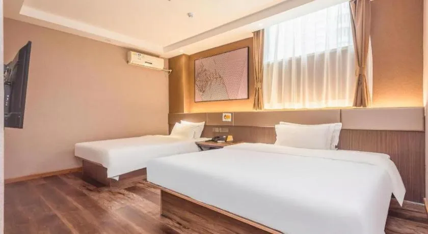 Bed in IU Hotel Qingdao Golden Beach Xuejiadao Metro Station