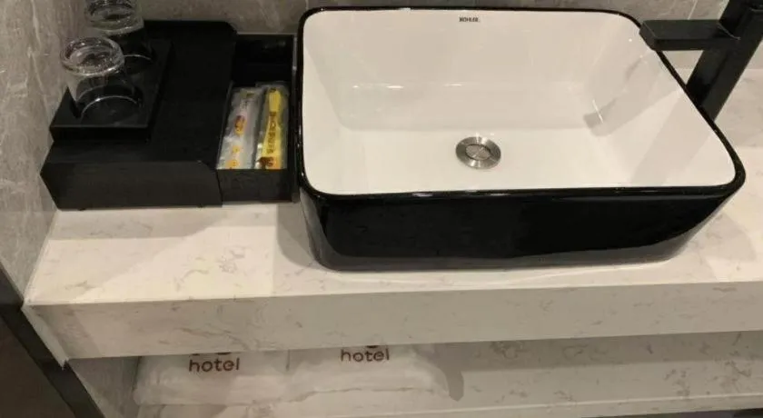 IU Hotel Qingdao Golden Beach Xuejiadao Metro Station