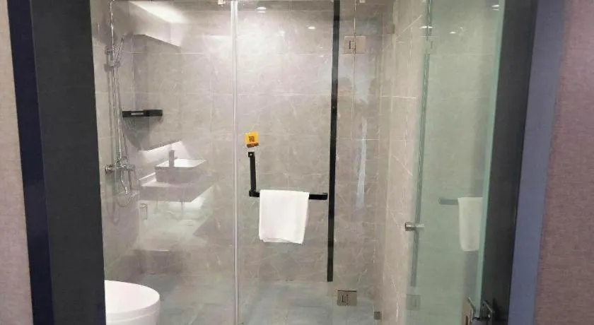 IU Hotel Qingdao Golden Beach Xuejiadao Metro Station