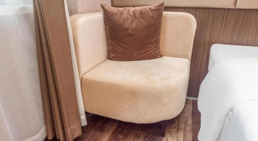 IU Hotel Qingdao Golden Beach Xuejiadao Metro Station