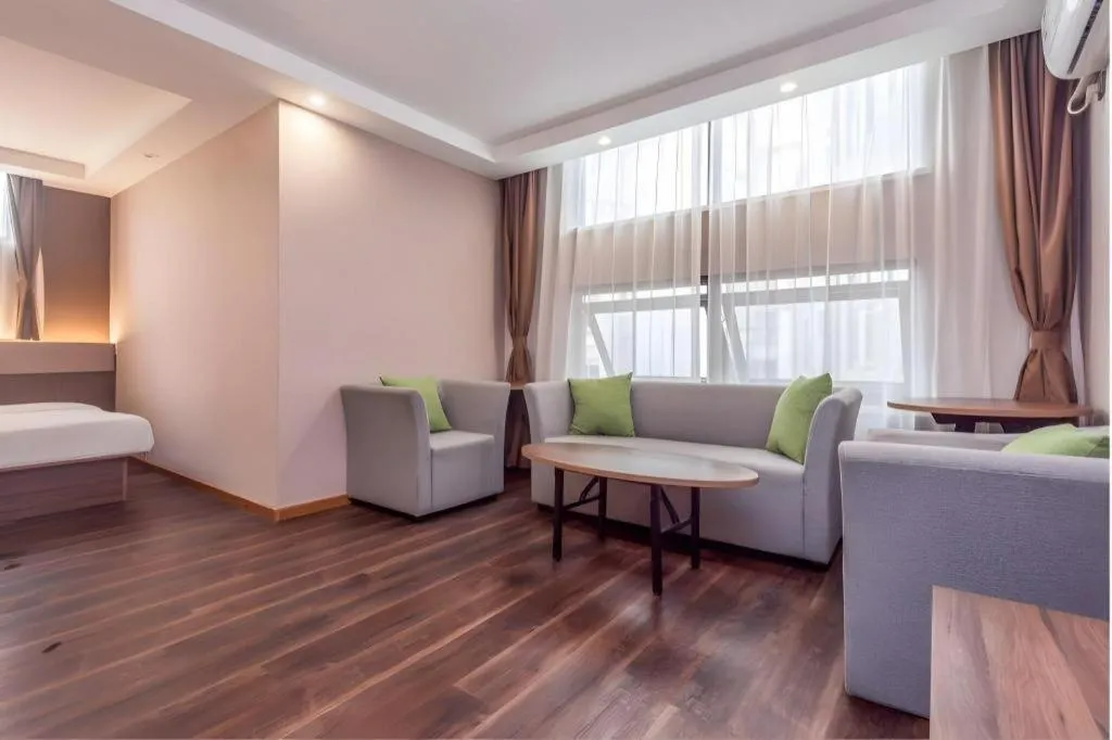 Bed in IU Hotel Qingdao Golden Beach Xuejiadao Metro Station