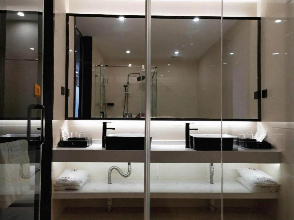 IU Hotel Qingdao Golden Beach Xuejiadao Metro Station