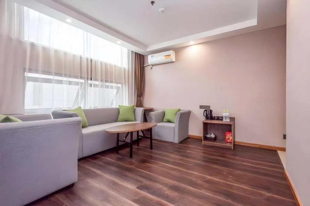 IU Hotel Qingdao Golden Beach Xuejiadao Metro Station