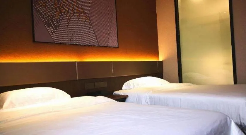 Bed in IU Hotel Qingdao Golden Beach Xuejiadao Metro Station
