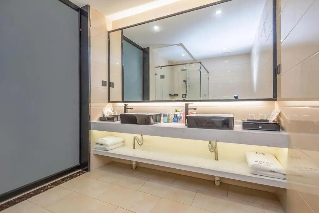 IU Hotel Qingdao Golden Beach Xuejiadao Metro Station