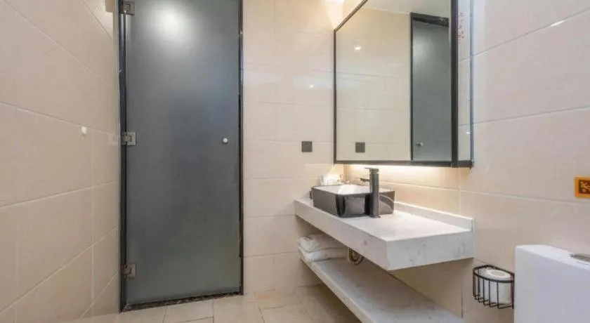 IU Hotel Qingdao Golden Beach Xuejiadao Metro Station