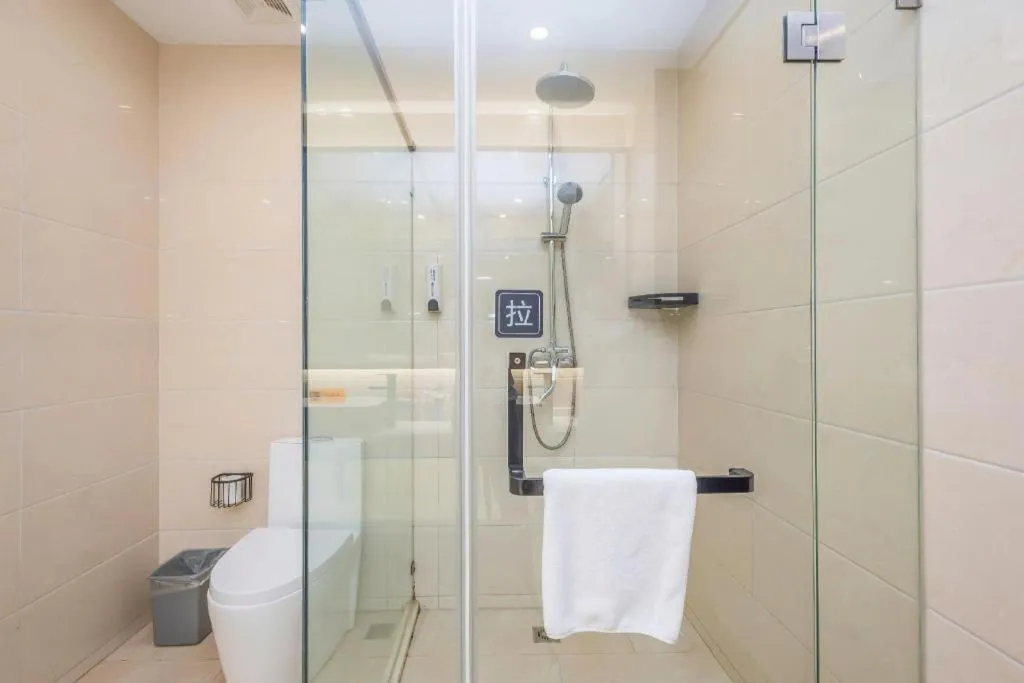 IU Hotel Qingdao Golden Beach Xuejiadao Metro Station