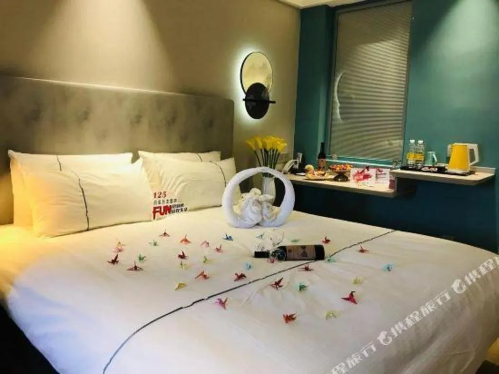 Bed in Magnotel Hotel Suzhou Guanqian Street Pingjiang Road