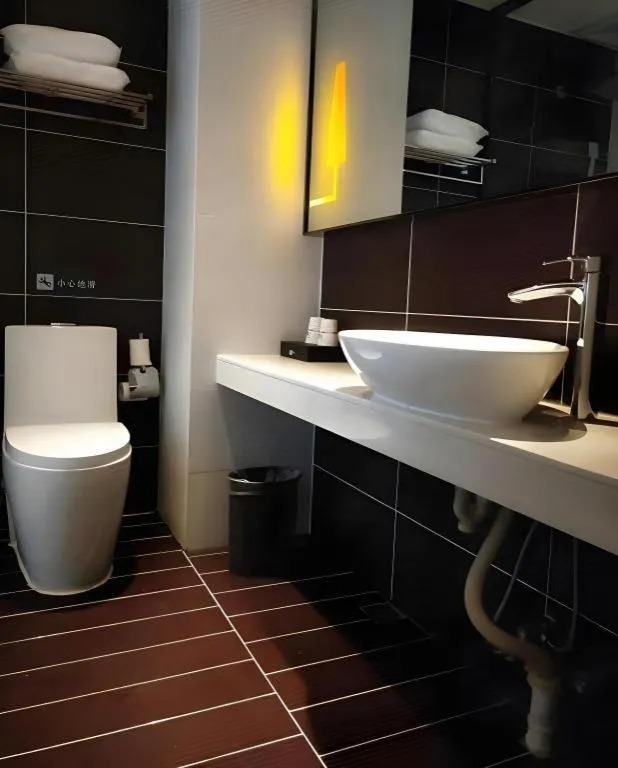 IU Hotel·Yangquan Xinjian Street Tianqiao