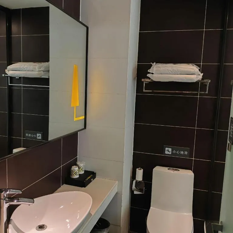 IU Hotel·Yangquan Xinjian Street Tianqiao