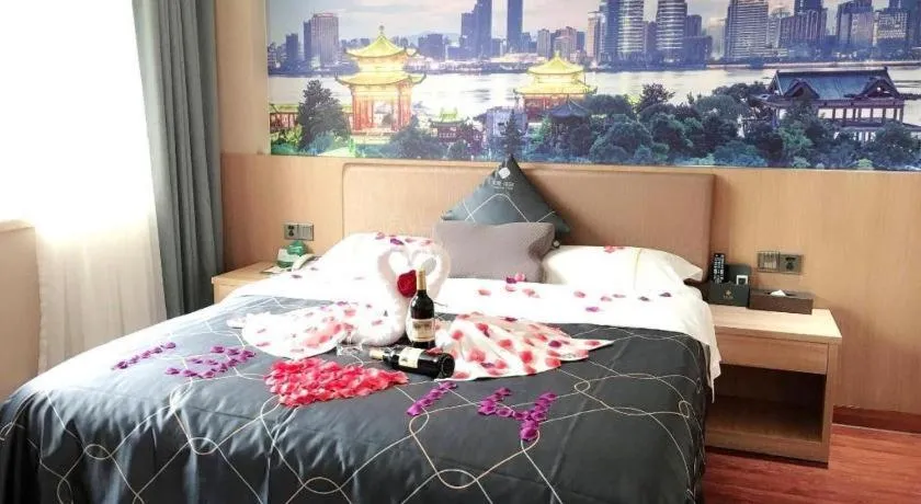 Bed in Chonpines Hotel Shenzhen Gongming Honghuashan Metro Station