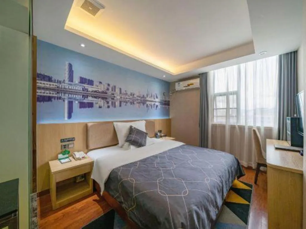 Bed in Chonpines Hotel Shenzhen Gongming Honghuashan Metro Station