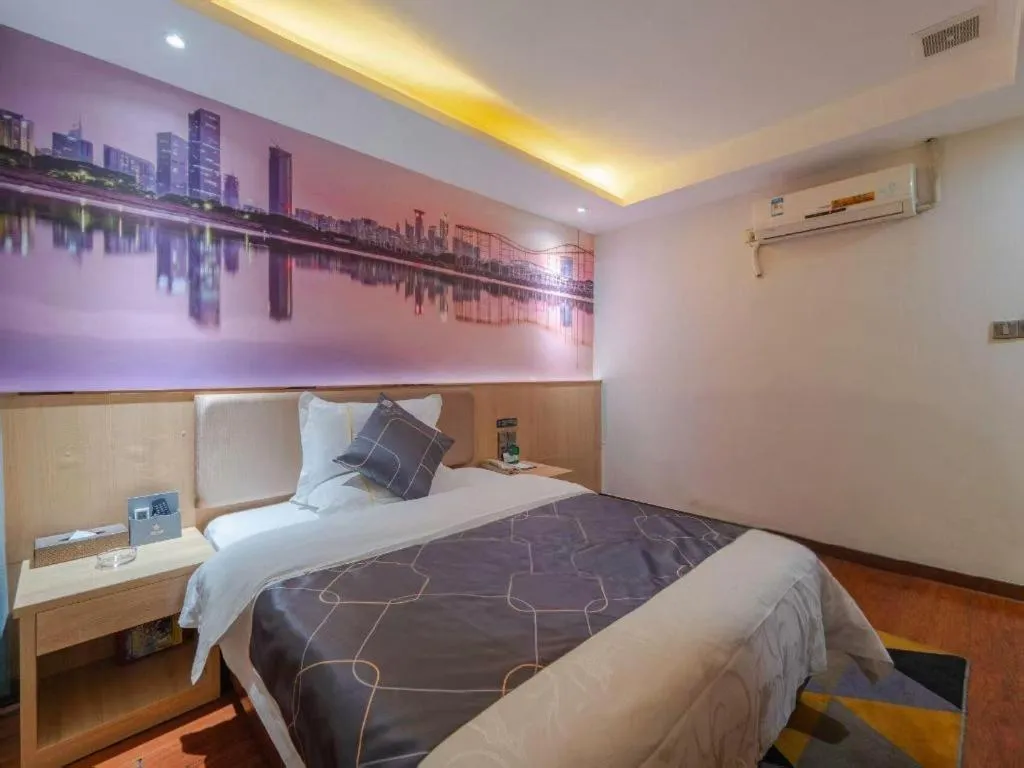 Bed in Chonpines Hotel Shenzhen Gongming Honghuashan Metro Station