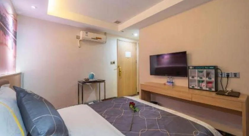 Bed in Chonpines Hotel Shenzhen Gongming Honghuashan Metro Station