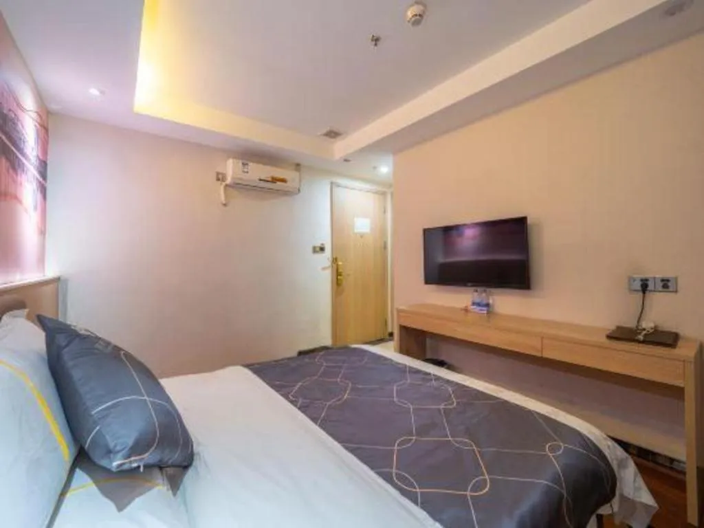 Bed in Chonpines Hotel Shenzhen Gongming Honghuashan Metro Station