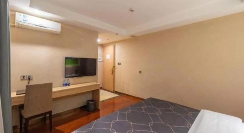 Bed in Chonpines Hotel Shenzhen Gongming Honghuashan Metro Station