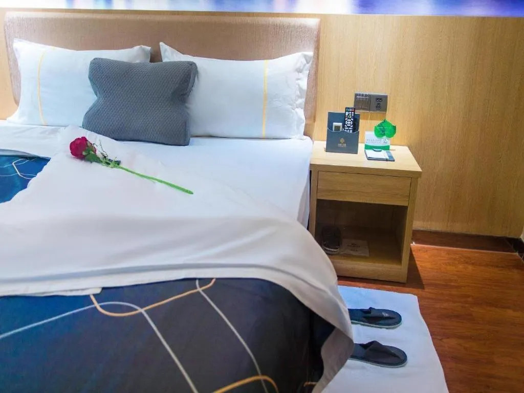Bed in Chonpines Hotel Shenzhen Gongming Honghuashan Metro Station