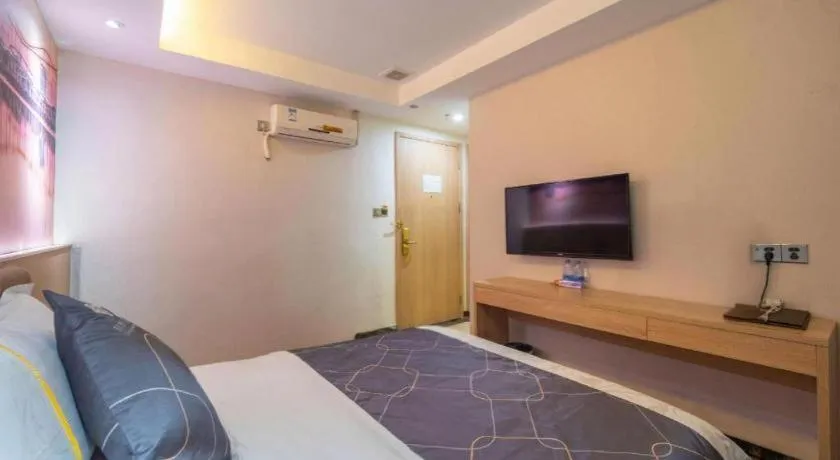 Bed in Chonpines Hotel Shenzhen Gongming Honghuashan Metro Station