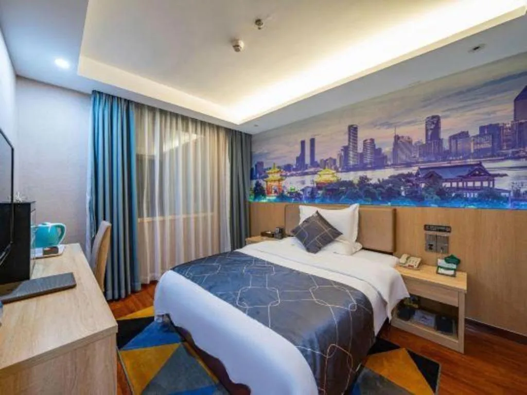 Bed in Chonpines Hotel Shenzhen Gongming Honghuashan Metro Station