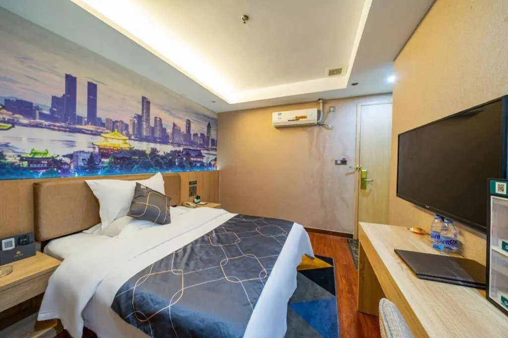 Bed in Chonpines Hotel Shenzhen Gongming Honghuashan Metro Station