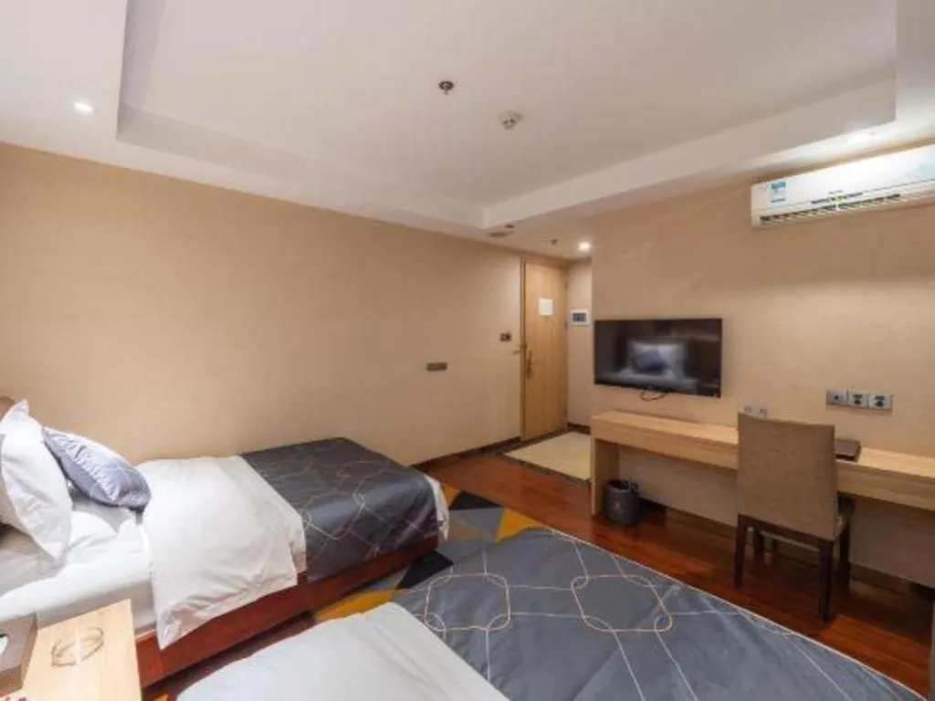 Bed in Chonpines Hotel Shenzhen Gongming Honghuashan Metro Station