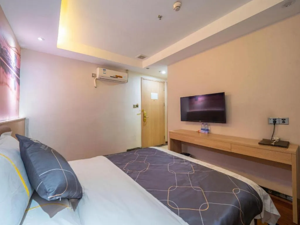 Bed in Chonpines Hotel Shenzhen Gongming Honghuashan Metro Station