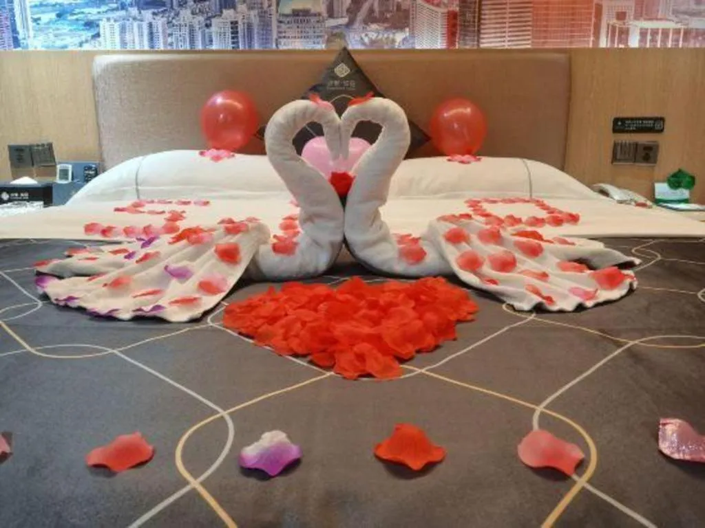 Bed in Chonpines Hotel Shenzhen Gongming Honghuashan Metro Station