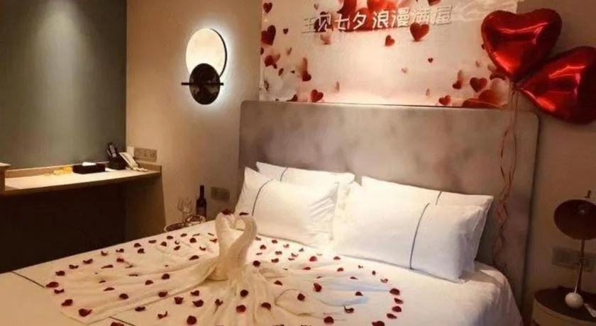 Bed in Magnotel Hotel·Luanyang Luanchuan Changchun Road Cross Street
