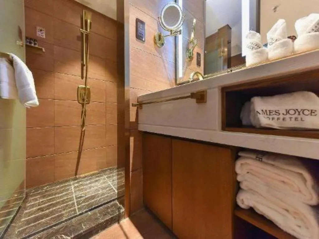 James Joyce Coffetel·Beijing South Muxiyuan Metro Station