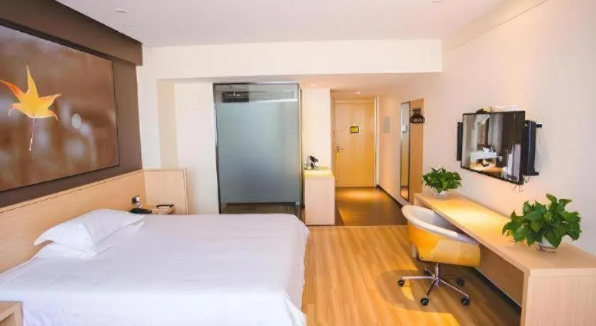 Bed in IU Hotel Baoding Yuhua East Road Passenger Center