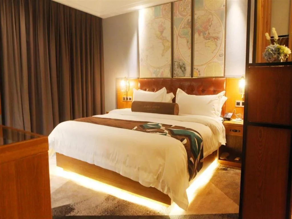 Bed in James Joyce Coffetel Guangyuan High-Speed Railway Station Dongba Municipal Government