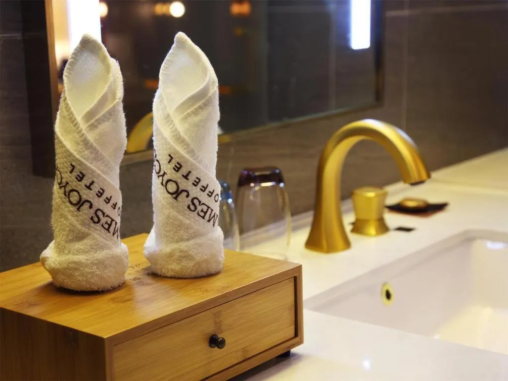 James Joyce Coffetel·Nannign Shanglin Tongle Road