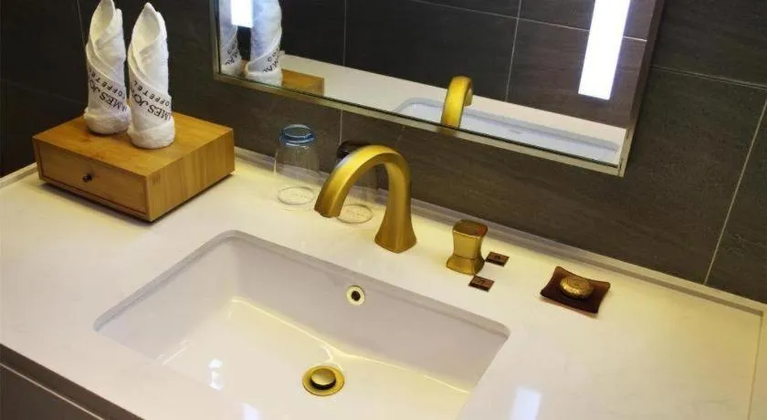 James Joyce Coffetel·Nannign Shanglin Tongle Road