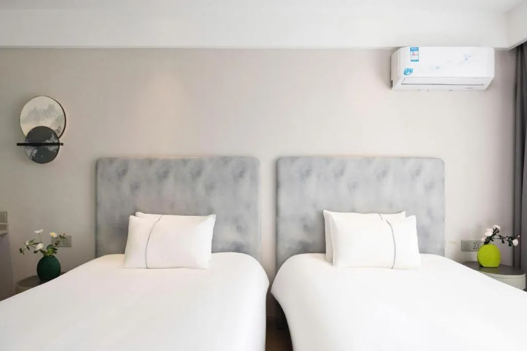 Bed in Magnotel Hotel Dandong Railway Yalv River