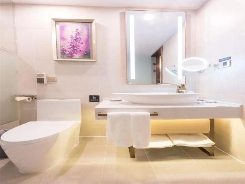 Lavande Hotel·Heyuan Bavaria