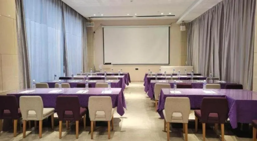 Lavande Hotel·Heyuan Bavaria