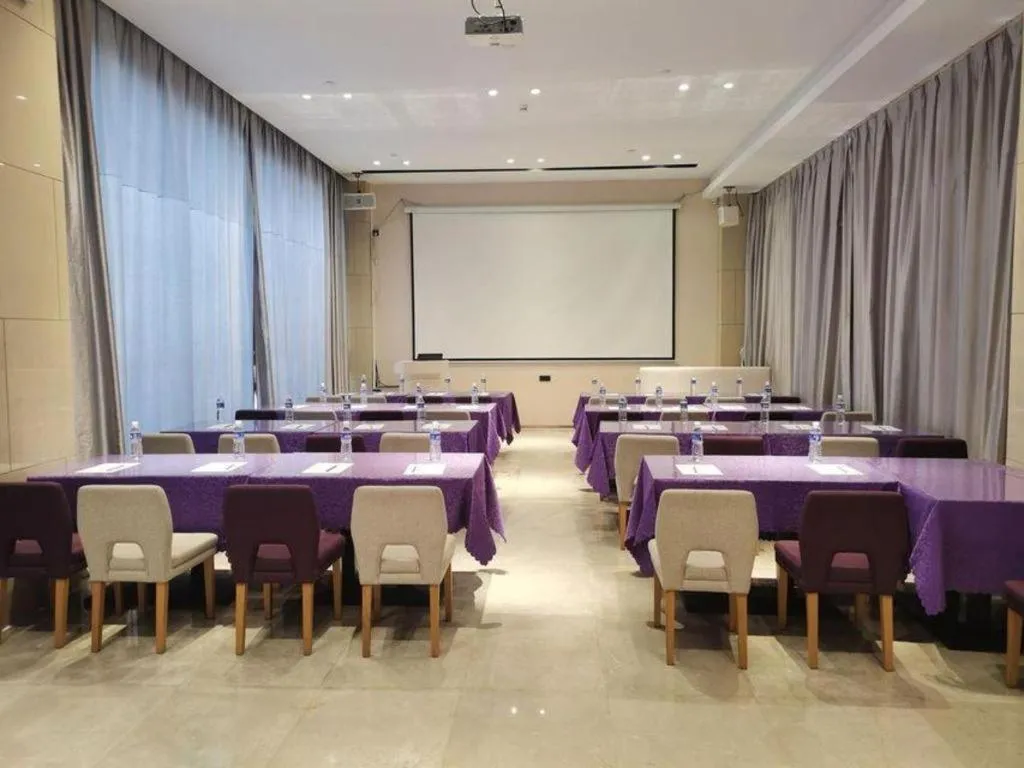 Lavande Hotel·Heyuan Bavaria