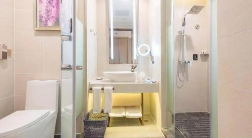 Lavande Hotel·Heyuan Bavaria