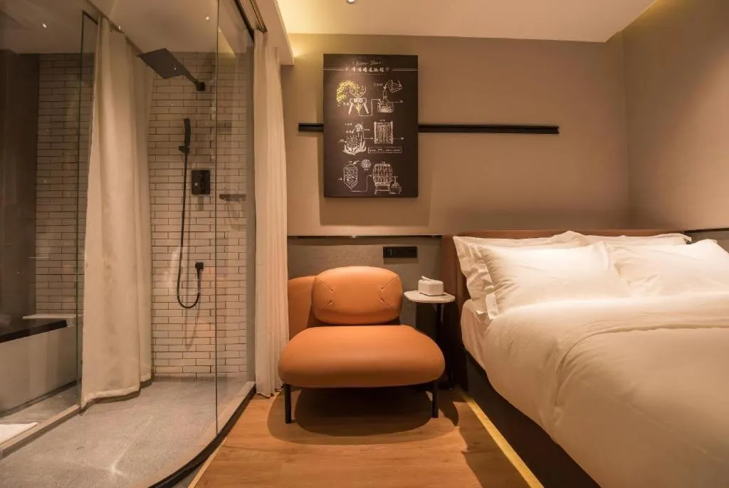 Bed in Zmax Hotel Beijing Wangjing Jiuxianqiao Xingji Bear