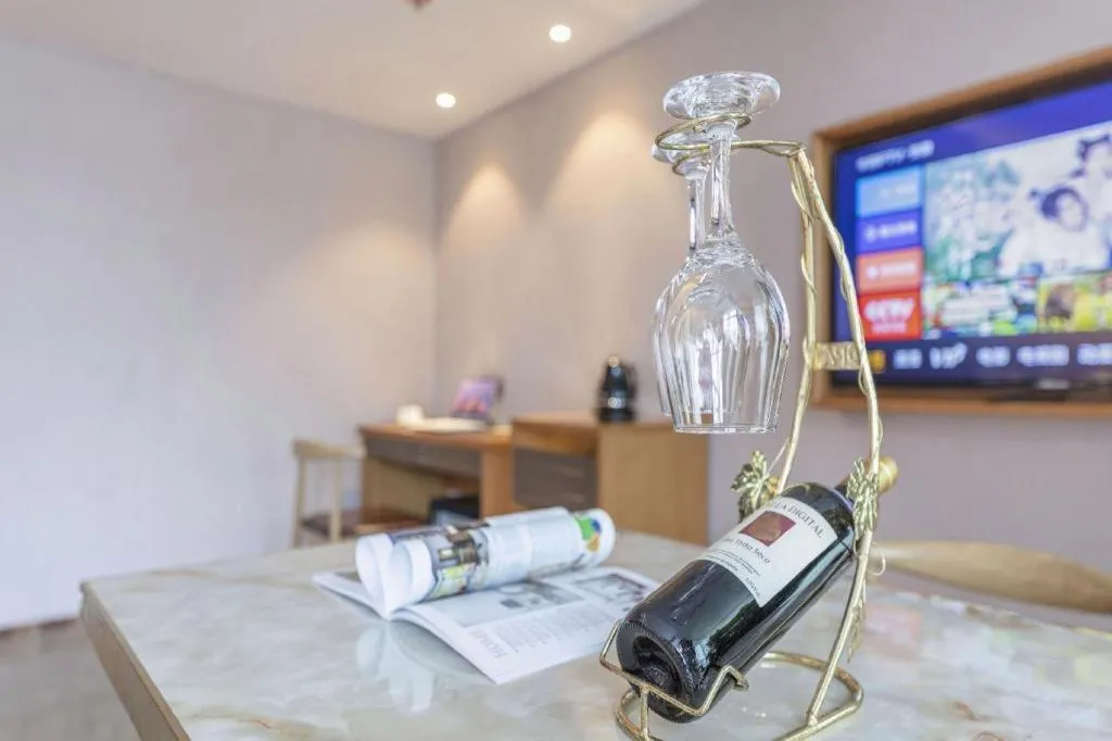 James Joyce Coffetel Hefei University of Technology